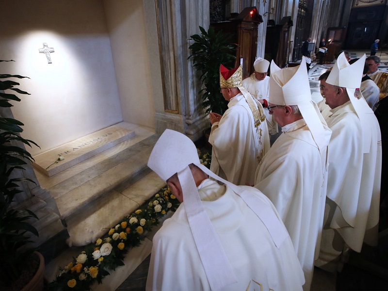H. Mis bij het graf van paus Franciscus