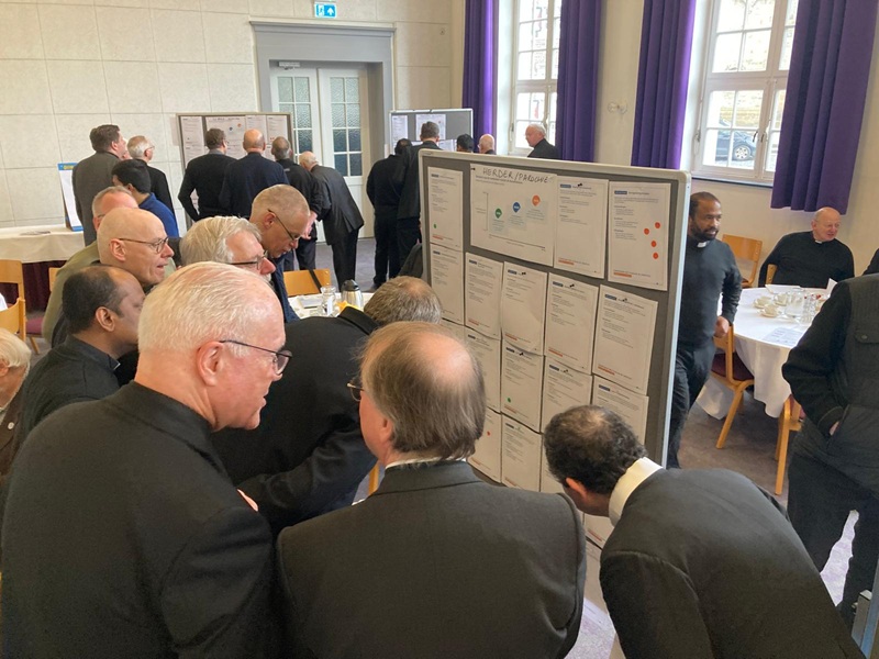Priesters enthousiast over ‘opbouwende studiedagen’