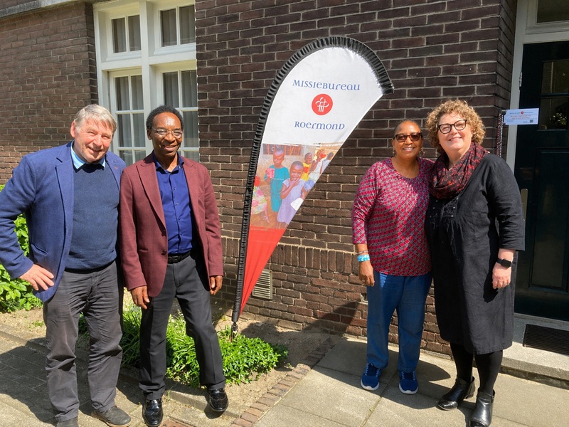 Hoge delegatie Pax Christi bezocht Missiebureau