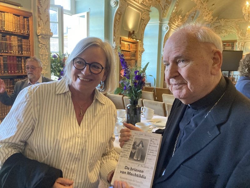 Brieven van oudtante Mgr. Wiertz gebundeld