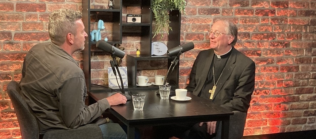 Podcast Onder 4 ogen met bisschop Van den Hout